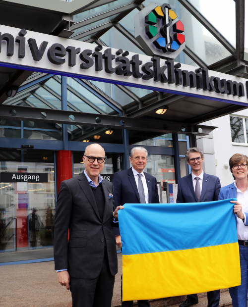 Zeigen uneingeschränkte Solidarität mit dem ukrainischen Volk: Friedrich P. Kötter, Prof. Dr. Jochen A. Werner, Thorsten Kaatze und Martina Kötter (v. l.). 