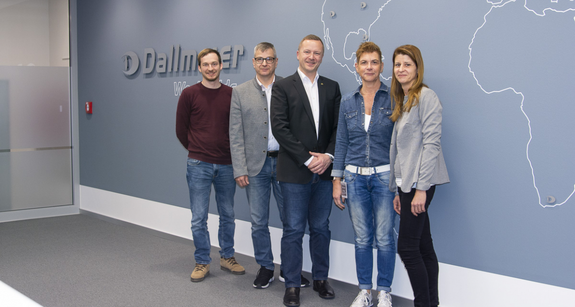 v.l.n.r.: Stefan Kneis, Managing Engineer, Michael Stix, Geschäftsführer, Christian Linthaler, Sales Director National & International, Dallmeier electronic, Natascha Köldorfer, Administration, Evelin Fink, Sales Backoffice
Bildnachweis: Dallmeier electronic
