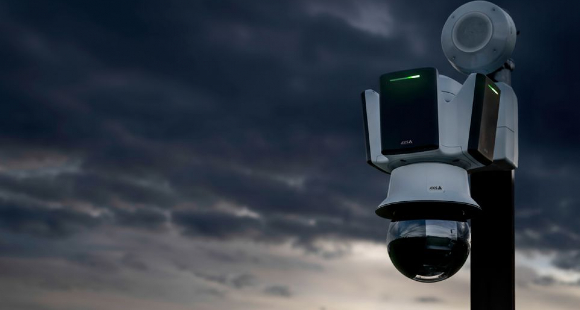 Radar trifft PTZ: Axis erweitert Perimeterschutz mit KI-Radar-Kameras