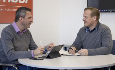 Mike Jürgens (li.) und Frank Käferböck (re.), Geschäftsführer Kooi Security Deutschland und Österreich
Foto: Kooi Security
