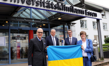 Zeigen uneingeschränkte Solidarität mit dem ukrainischen Volk: Friedrich P. Kötter, Prof. Dr. Jochen A. Werner, Thorsten Kaatze und Martina Kötter (v. l.). 