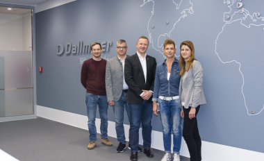 v.l.n.r.: Stefan Kneis, Managing Engineer, Michael Stix, Geschäftsführer, Christian Linthaler, Sales Director National & International, Dallmeier electronic, Natascha Köldorfer, Administration, Evelin Fink, Sales Backoffice
Bildnachweis: Dallmeier electronic
