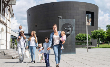 Futuristischer Rundbau des Steiff Museums