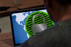 5 Tipps für Unternehmen, um sich vor Ransomware zu schützen Zuletzt haben Cyber-Angriffe, bei denen Kriminelle Ransomware einsetzten um Geld zu erpressen, vermehrt für Schlagzeilen gesorgt.
