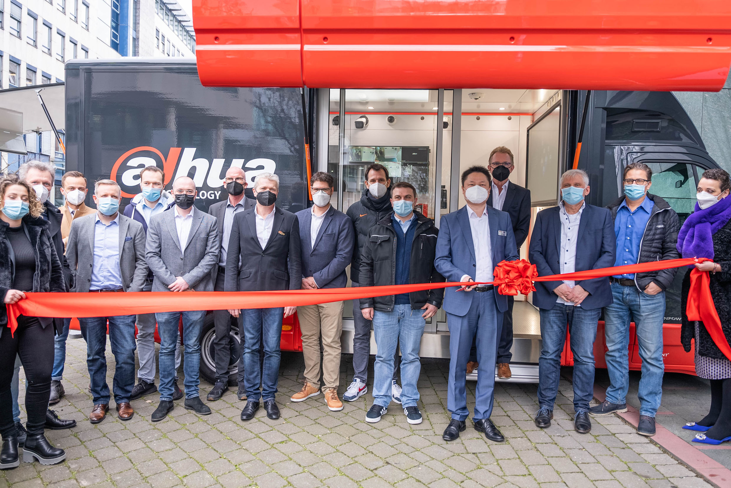 Im Rahmen des diesjährigen „Dahua Distributor Day“ hat das Videoüberwachungsunternehmen drei neue Trainings- und Schulungszentren am Stammsitz in Düsseldorf sowie in Berlin und München eröffnet.